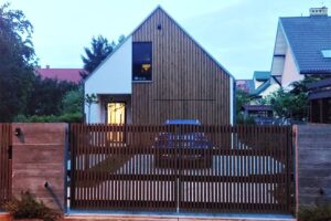 Garaż wolnostojący czy w bryle domu?